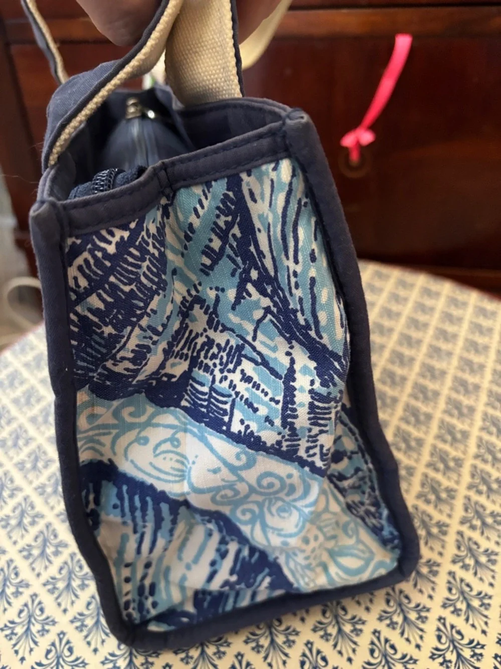 Lilly Pulitzer Originals Small Tote Stuffed Shells Print - Picture 4 of 11
